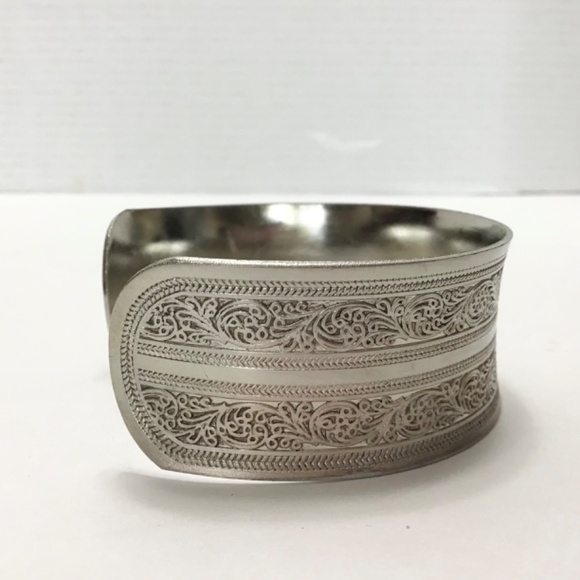 Bohemian bracelet Adjustable wide silver metal wrist Cuff - Picture 7 of 7